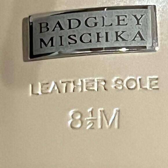 Badgley Mischka Leather Lasercut Accents Black Pumps Size 8.5 M - Picture 7 of 16